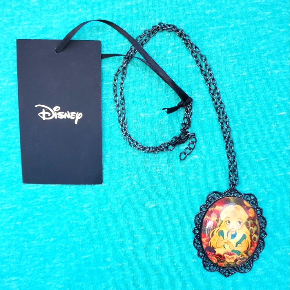Disney: Alice necklace